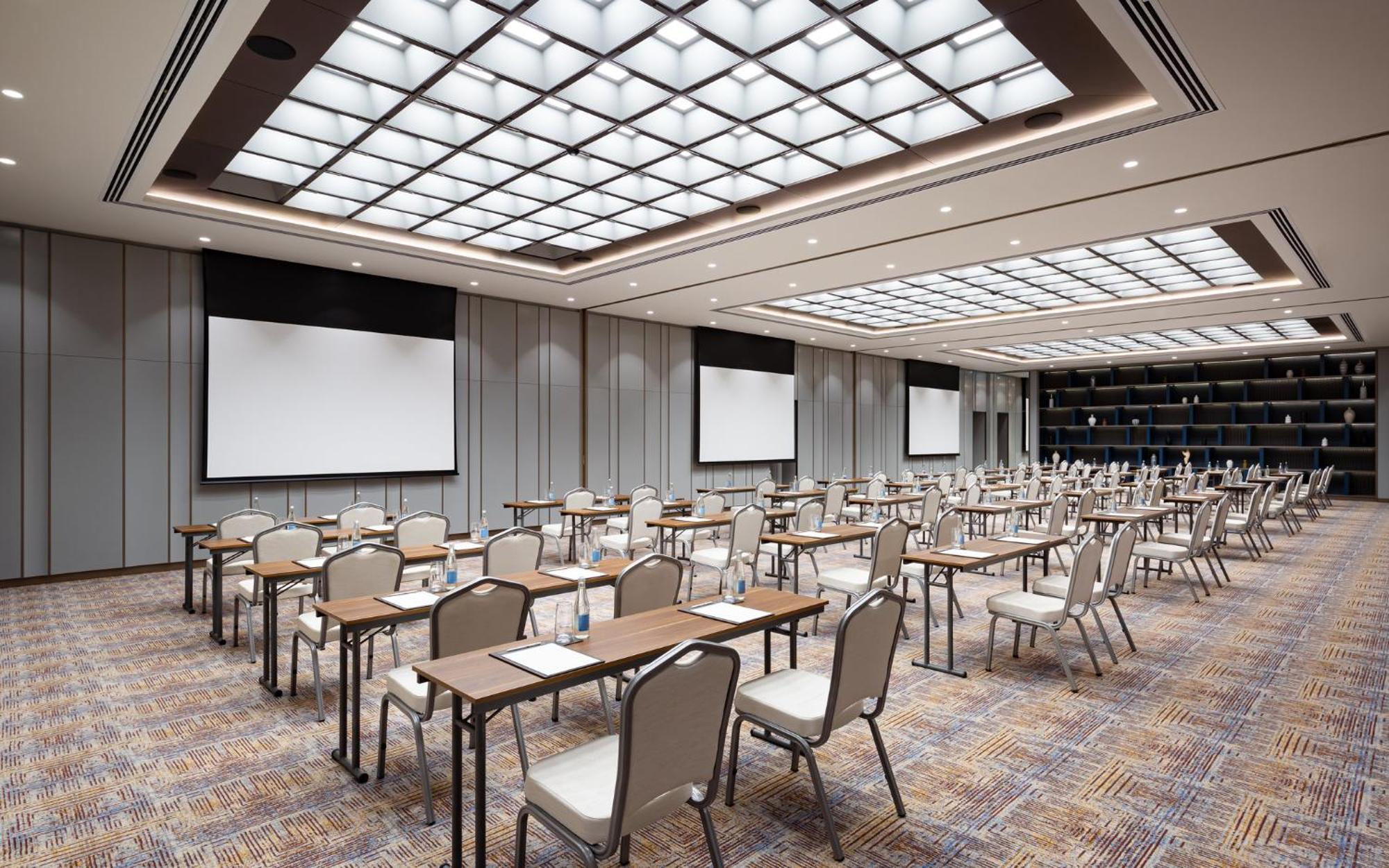 Hotel Intercontinental Tashkent By Ihg Extérieur photo